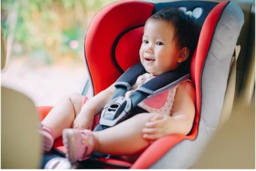 Berapa Umur yang Tepat untuk Anak Duduk di Kursi Depan Mobil?