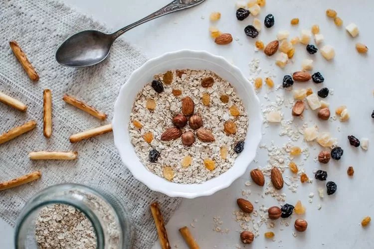 Simak penjelasan ilmiah 6 manfaat oatmeal bagi kesehatan, bisa turunkan kolestrol