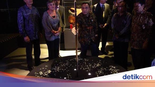 Kini Viral Lagi, Begini Momen Anies Terima Tongkat Pangeran Diponegoro