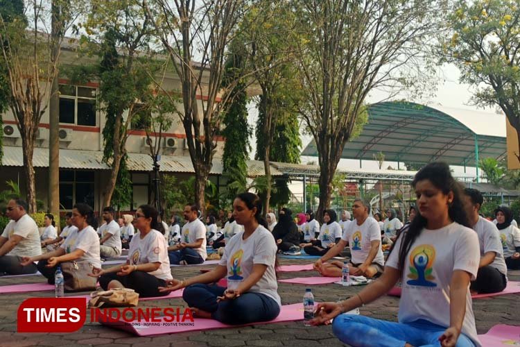 India Association Surabaya dan SNA Rayakan Hari Yoga Internasional Bersama Masyarakat