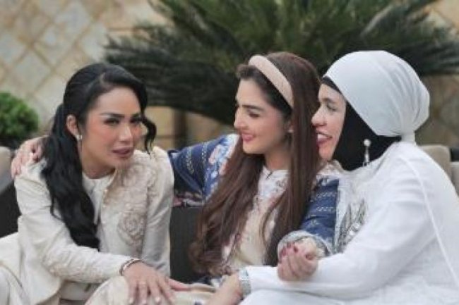 Aura Ashanty saat Foto Bareng Krisdayanti dan Geni Faruk Bikin Salfok: Bersih dan Tulus Bak Bidadari