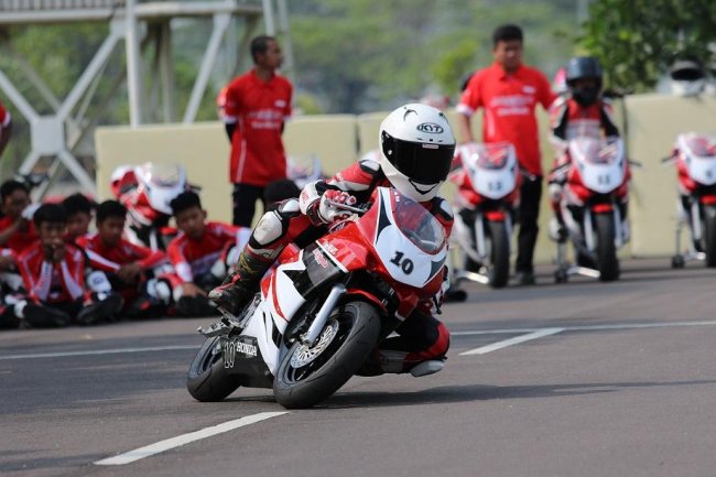 AHRS Didik Pembalap Belia Mereka dengan Pola Internasional