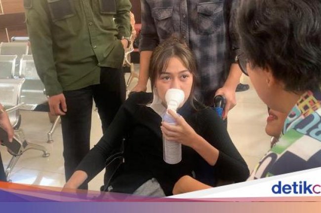Pakai Kursi Roda, Amanda Tiba di PN Jaksel Jadi Saksi Sidang Mario Dandy
