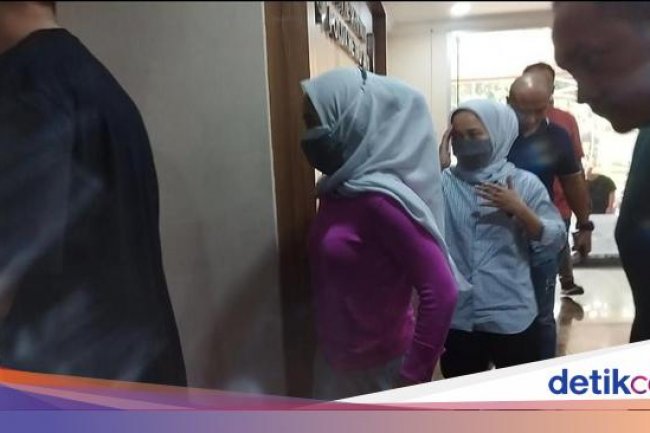 Si Kembar Rihana dan Rihani Tiba di Polda Metro Usai Ditangkap