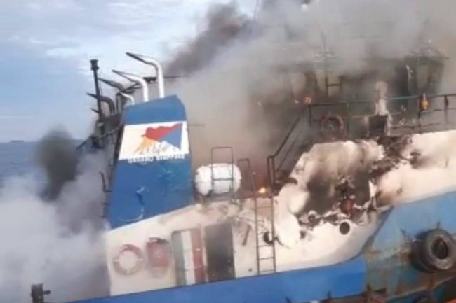 Polisi Investigasi Peristiwa Terbakarnya Kapal Tugboat Batu