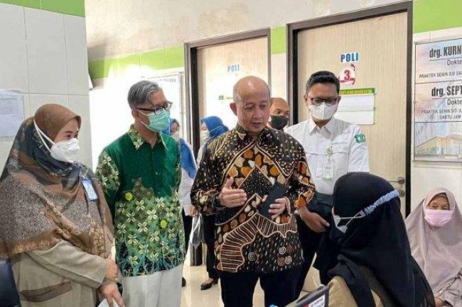 Direktur Teknologi Informasi BPJS Kesehatan Tinjau Sistem Antrean Online JKN di RSI Aminah Blitar