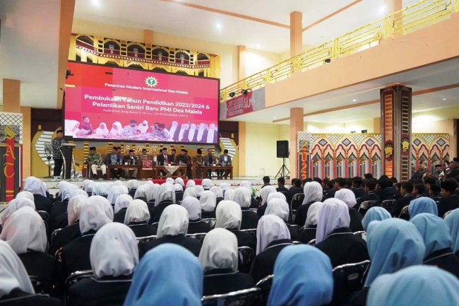 Foto: Kunjungan Mendag Zulhas ke Pesantren Modern Internasional Dea Malela Sumbawa