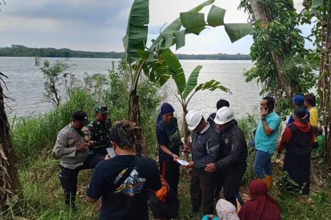 Cari Biawak, Tenggelam di Bendungan