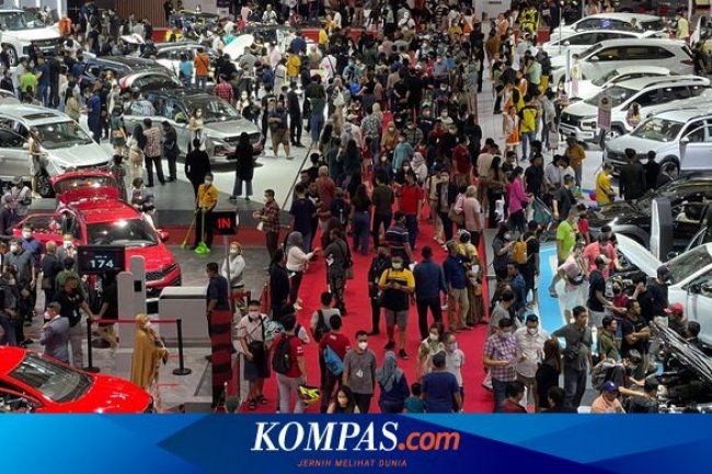 Pengunjung Perempuan di Pameran Otomotif Makin Banyak