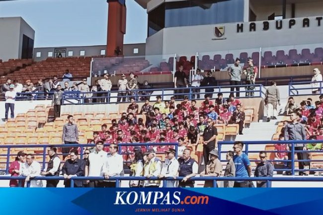 Kunjungi Stadion Si Jalak Harupat, Jokowi: Layak Digunakan Event Internasional