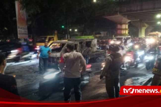 Polisi Pastikan Tidak Ada Korban Jiwa dalam Peristiwa Kebakaran Mobil di Jalan Tanjung Barat Jagakarsa