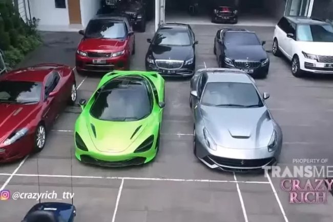 Hobi Koleksi Sport Car, Intip Isi Garasi Basrizal Koto si Anak Kernet Angkot Asal Pariaman