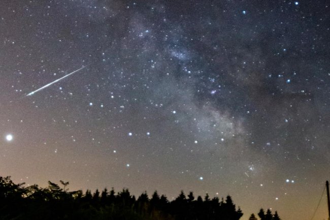 Dalam Peristiwa Langka, Wanita Prancis Ditabrak Meteorit Saat Minum Kopi di Teras