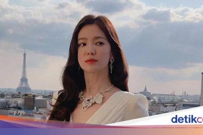 Besi Ambruk di Pembangunan Rumah Song Hye Kyo Timpa Mobil Tetangga