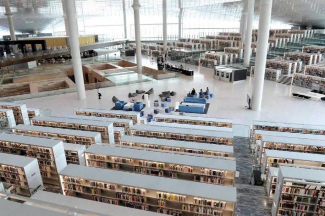 Perpustakaan Futuristik dan Kemajuan Teknologi Informasi untuk Mencapai Akses Pengetahuan yang Lebih Luas di Era Digital