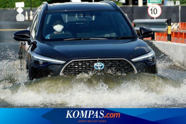 Apakah Aman Mobil Listrik Melintas Genangan Air?