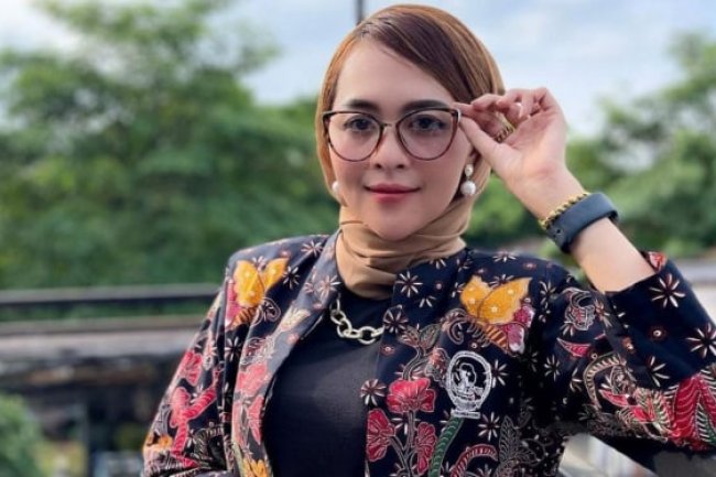 Suami Chatting Mesra sama Pria, Meylisa Zaara Lepas Hijab: Semangatin Dong