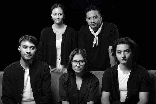 Simak Sinopsis Film Ketika Berhenti di Sini Karya Kedua Prilly Latuconsina dan Umay Shahab