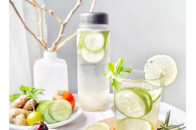 Ingin Mengecilkan Perut? Cobalah 7 Minuman Detoks yang Ampuh Ini
