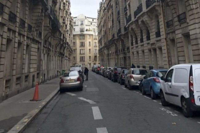 Paris Memberlakukan Aturan Biaya Parkir Lebih Tinggi untuk Pengendara Mobil SUV, Produsen Otomotif Menolak