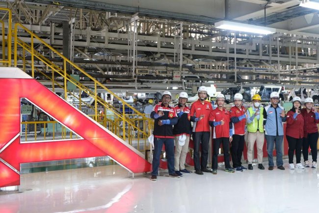 Daihatsu Ajak Komunitas Melihat 5 Tahapan Pembuatan Mobil