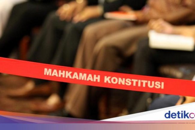 Gugat Periode Ketum Parpol, Mahasiswa dari Batam Juga Anggota Golkar