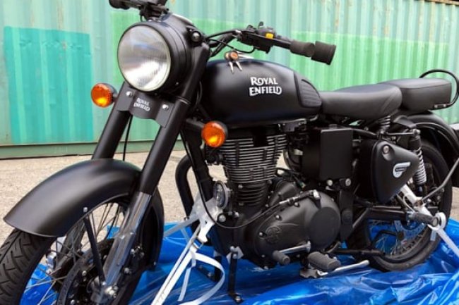 60 Unit Royal Enfield Dilelang Rp23 Jutaan, Pemotor Tersungkur Usai Nyalip Ambulans