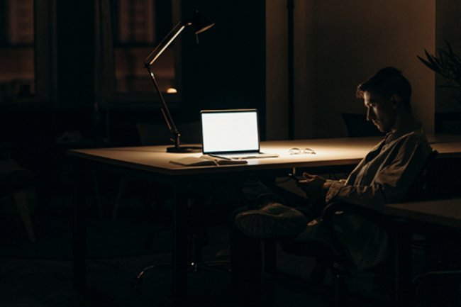 Masih Suka Begadang? Risikonya Jangan Dianggap Enteng Lho!