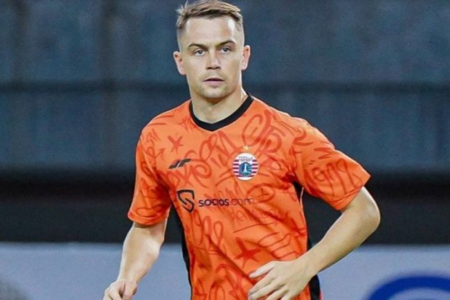 Gajos Dicerca, Witan Membela