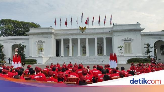 Jokowi Serahkan Bonus Rp 320,5 Miliar ke Atlet ASEAN Para Games 2023