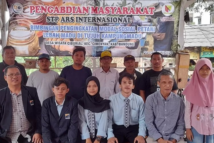 STP ARS Internasional Gelar Pengabdian Masyarakat, Tingkatkan Modal Sosial Petani Lebah Madu Ciburial