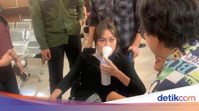 Pakai Kursi Roda, Amanda Tiba di PN Jaksel Jadi Saksi Sidang Mario Dandy