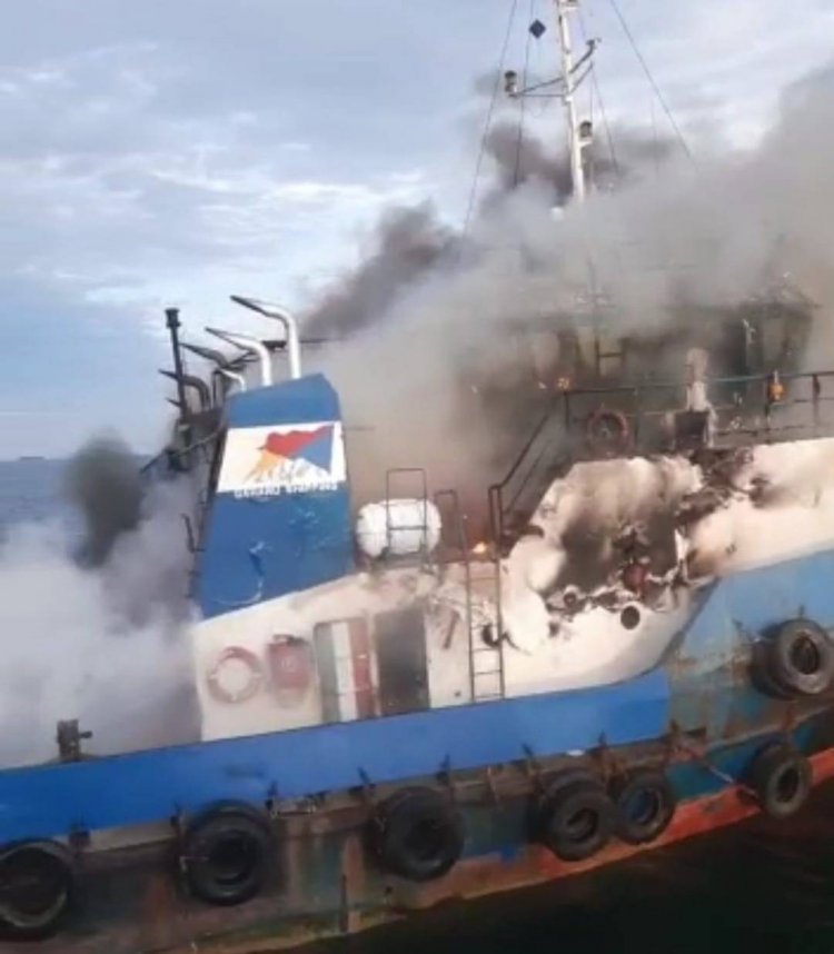 Polisi Investigasi Peristiwa Terbakarnya Kapal Tugboat Batu