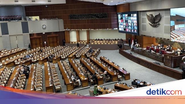 Pandemi Sudah Dicabut, Hanya 36 Anggota DPR Hadir Fisik di Paripurna