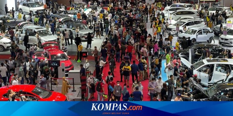 Pengunjung Perempuan di Pameran Otomotif Makin Banyak