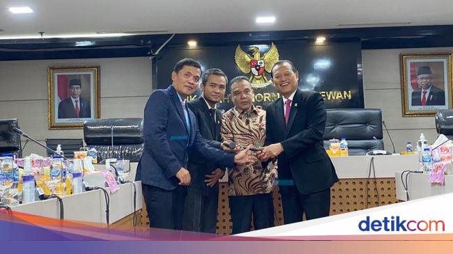 Imron Amin Resmi Jadi Wakil Ketua MKD DPR Gantikan Habiburokhman