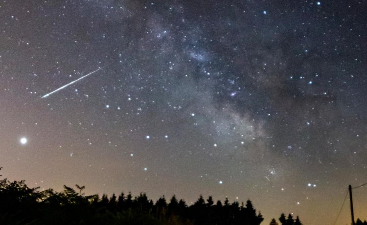 Dalam Peristiwa Langka, Wanita Prancis Ditabrak Meteorit Saat Minum Kopi di Teras