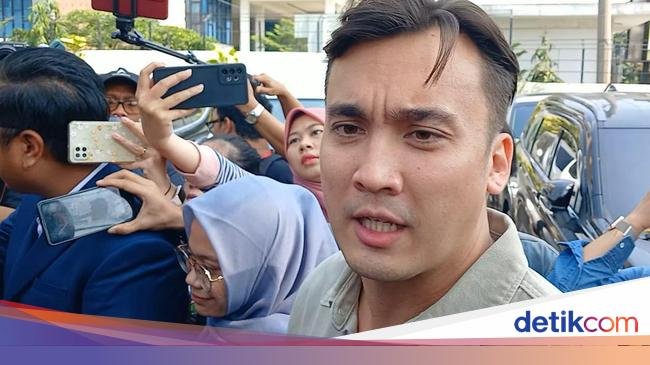 Momen Lady Nayoan dan Rendy Kjaernett Hadiri Sidang Perdana Cerai