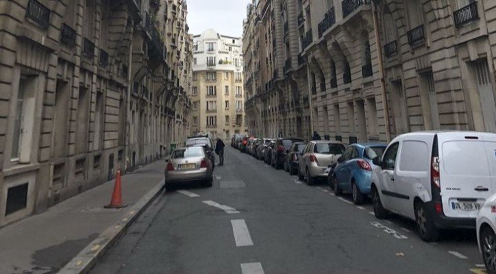 Paris Memberlakukan Aturan Biaya Parkir Lebih Tinggi untuk Pengendara Mobil SUV, Produsen Otomotif Menolak
