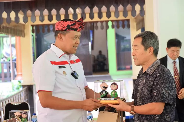 Terima Pengurus Internasional Difabel Taekwondo Association, Plt Wali Kota Bekasi Tri Adhianto Ngaku Bangga