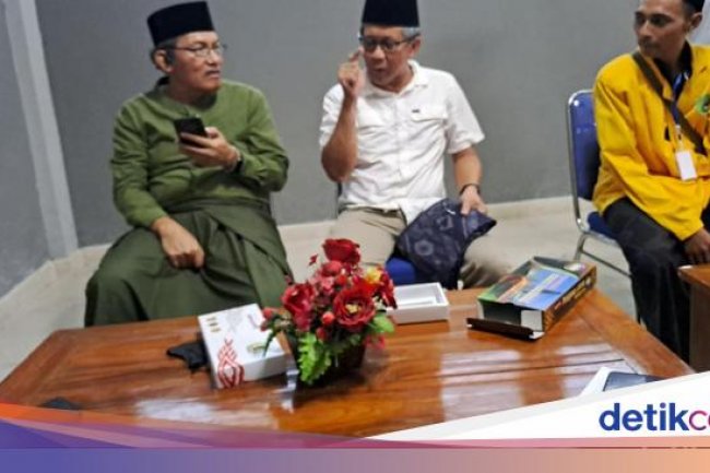 Fakta-fakta Rocky Gerung Didemo di Undar Jombang hingga Bantah Hina Jokowi
