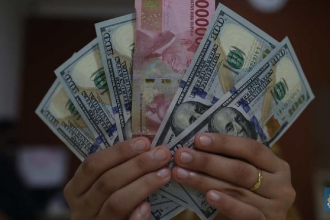 RI Ketiban Sial Amerika, Rupiah Jadi Ambruk