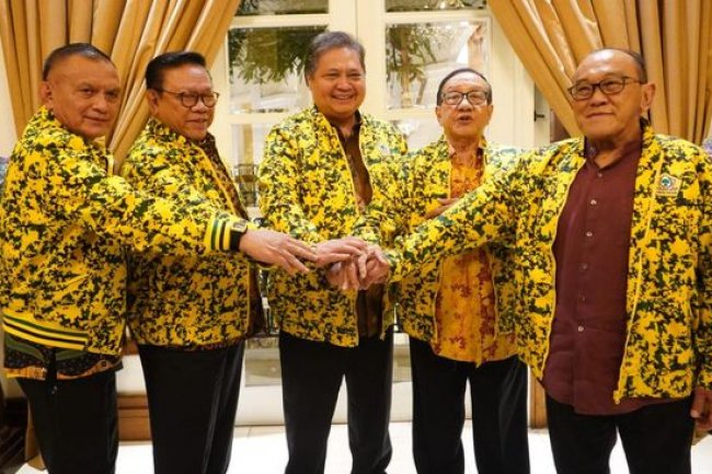 Tentukan Arah Politik, Airlangga Temui 3 Ketua Dewan Golkar