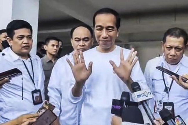 Sikap Santai Jokowi dan Pilih Kerja Usai Dikritik Keras Rocky Gerung