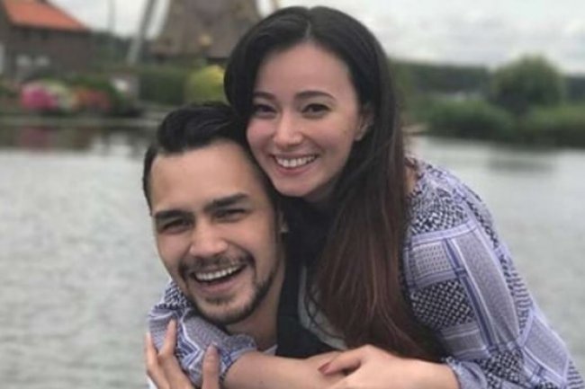 5 Artis Indonesia Kembali ke Agama Semula Setelah Menjadi Mualaf