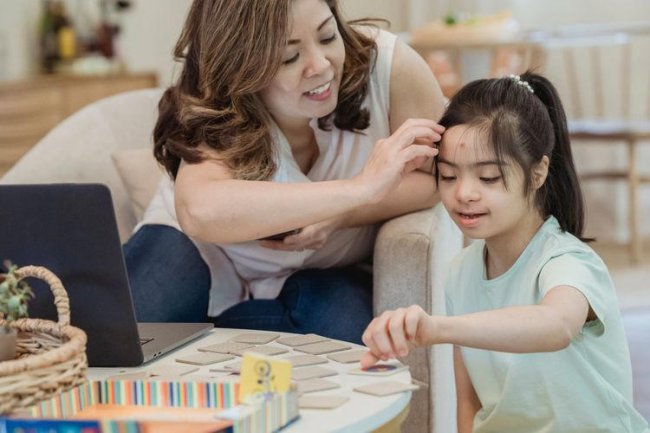 5 Penyebab Autisme yang Perlu Moms Ketahui dan Tanda-tandanya