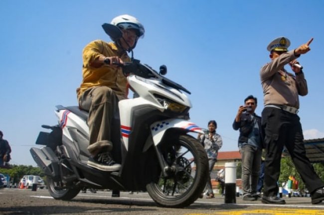 Terpopuler Otomotif: Ujian Praktik SIM C Berubah, TVS Ronin Dipakai Touring Jarak Jauh