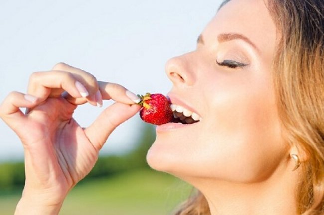 6 Buah dan Sayur untuk Bibir Merah Muda Alami, Coba Konsumsi Yuk!