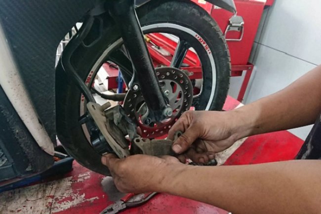 Tanda Kampas Rem Motor Harus Diganti, Jangan Remehkan