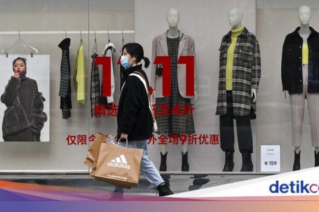 Pedagang Jorjoran Turunkan Harga, China Diambang Deflasi